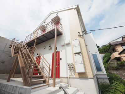 【エントランス】 | ヴィラヒルズ滝頭 | シンプルで落ち着いたデザインの外観です