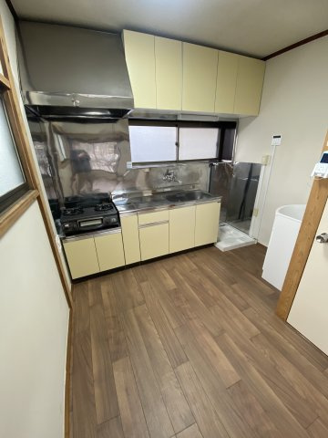 【 貸主 】本牧緑ケ丘ハウス（2F）のキッチン|CF新規張替（2025年3月施工）
※2025年3月撮影