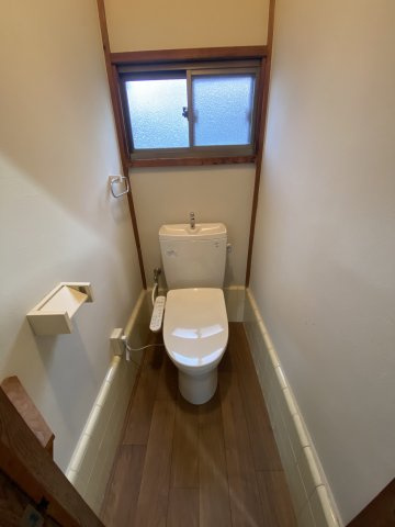 【 貸主 】本牧緑ケ丘ハウス（2F）のトイレ|ウォシュレット新規設置（2025年3月施工）
※2025年3月撮影