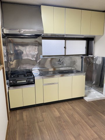 【 貸主 】本牧緑ケ丘ハウス（2F）のキッチン|CF新規張替（2025年3月施工）
※2025年3月撮影