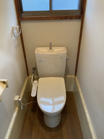 【 貸主 】本牧緑ケ丘ハウス（2F）のトイレ|ウォシュレット新規設置（2025年3月施工）
※2025年3月撮影