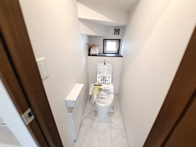 新築　桐生市広沢町4丁目　4号棟のトイレ|現地写真　節水タイプのウォシュレット付きトイレ、水道料節約に一役買います！