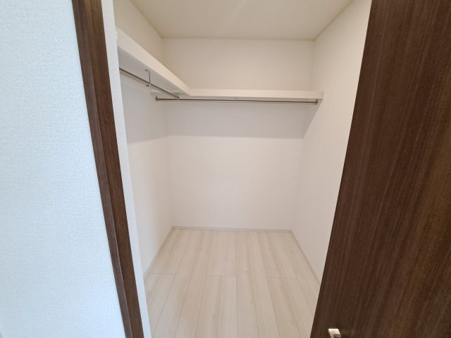 新築　桐生市広沢町4丁目　4号棟の収納|現地写真　大型のウォークインクローゼットで収納ラクラク、お部屋スッキリ♪