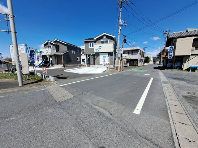 新築　桐生市広沢町4丁目　4号棟の前面道路含む現地写真|現地写真　南側接道幅員約19.58ｍ