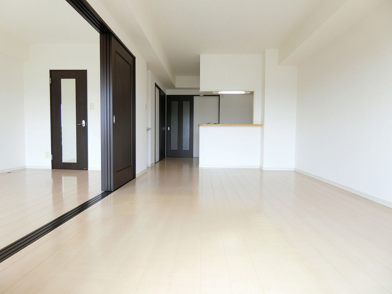 プリマヴェーラ一條【キャッシュバック対象物件】の居間・リビング|使いやすいリビングです