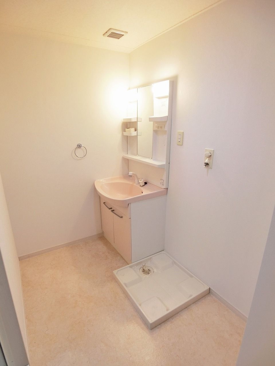 プリマヴェーラ一條【キャッシュバック対象物件】の洗面所|忙しい朝には欠かせない洗面所です