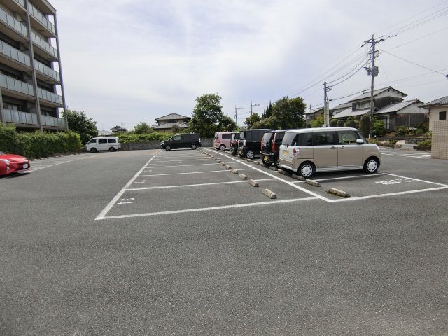 プリマヴェーラ一條【キャッシュバック対象物件】の駐車場|駐車場があります