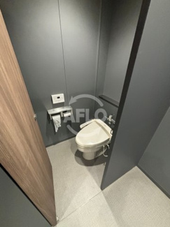 【トイレ】 | LUCID SQUARE SEMBA | LUCID SQUARE SEMBA　共用トイレ