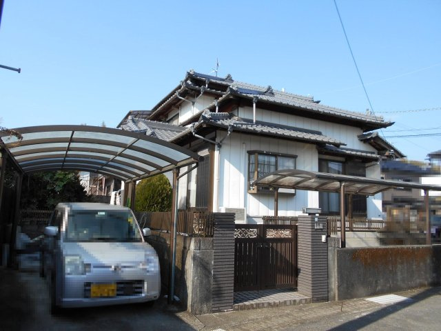 朝倉本町2丁目　中古戸建　の前面道路含む現地写真