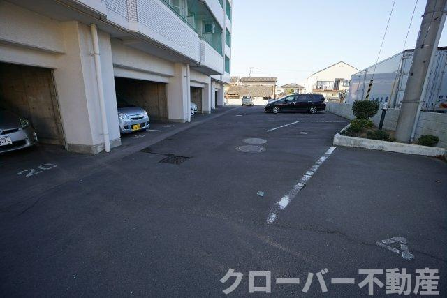 マリオン城北の駐車場