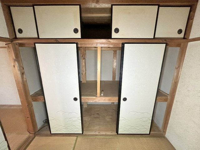 五條市二見１丁目のハイツの収納