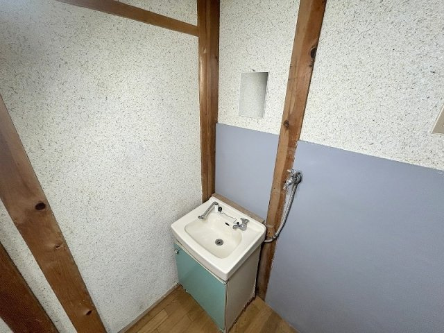 五條市二見１丁目のハイツの洗面所