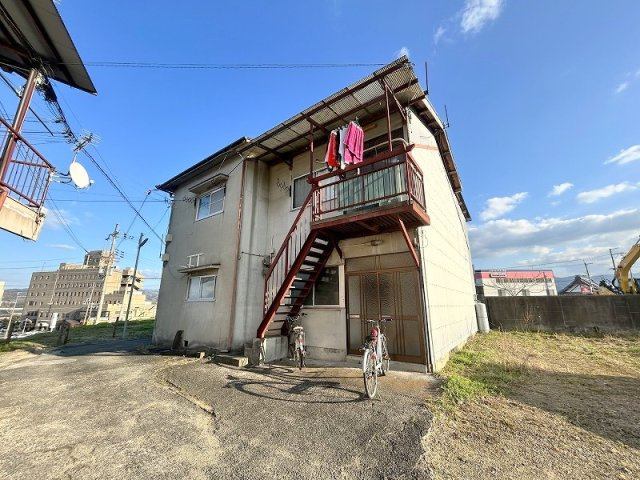 五條市二見１丁目のハイツの外観