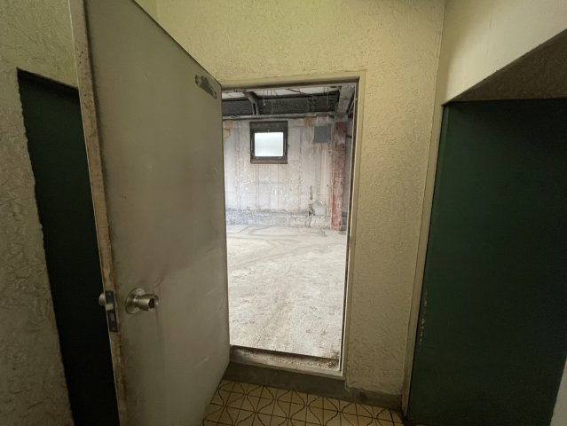 【その他】 | メゾンドビル | 1F裏口扉