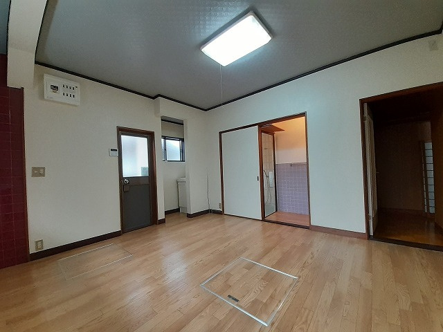 【居間・リビング】 | 古志原2丁目中古戸建（収益物件） | 洋室です～