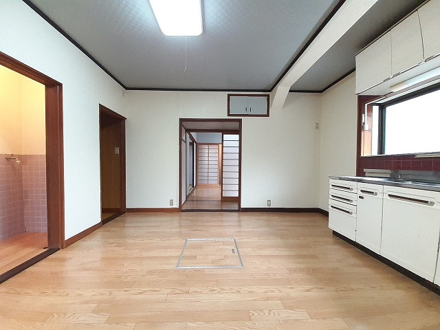 【居間・リビング】 | 古志原2丁目中古戸建（収益物件） | たくさんお荷物置けますよ～