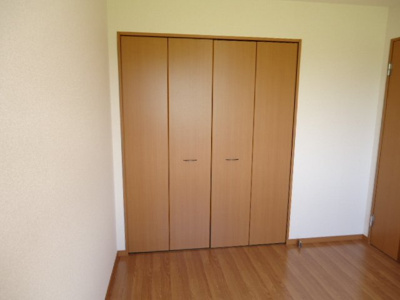 【収納】 | ボンヌールパンションⅡ | 洋室収納開けると、