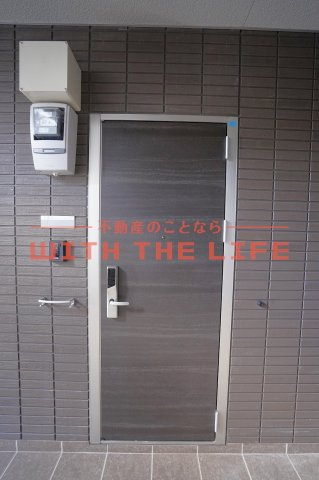 D-roomM.K.【キャッシュバック対象物件】の玄関|収納もある玄関です