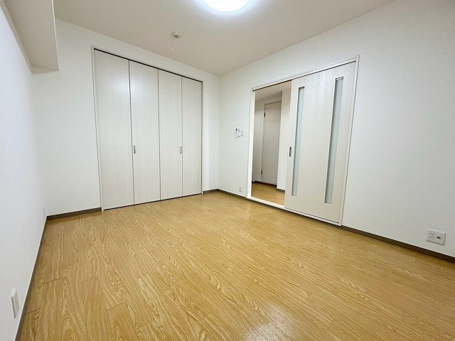 新大阪パークハイツの洋室