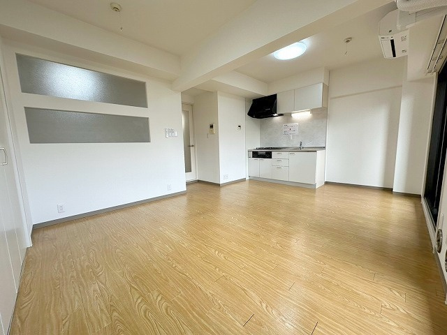 新大阪パークハイツの居間・リビング