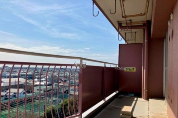 ネオハイツ江戸川台Ａ棟のバルコニー