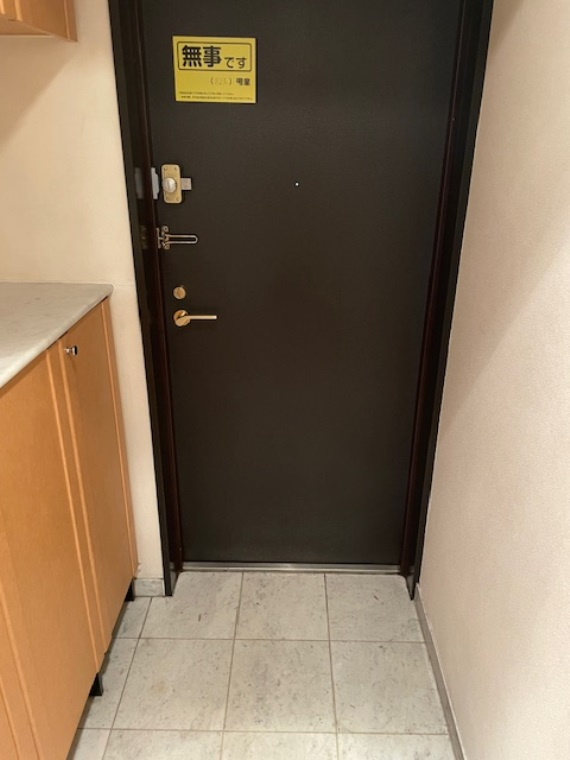 ネオハイツ江戸川台Ａ棟の玄関