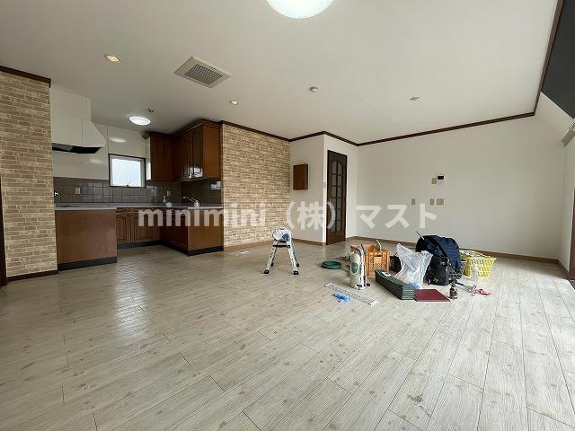 ラパンジール恵美須4の居間・リビング