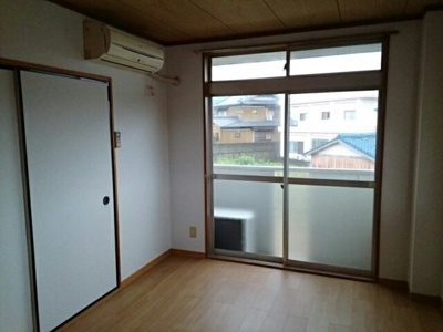 【居間・リビング】 | ＲＩＶＥＲＨＩＬＬＹＵＡＳＡⅡ | 明るい室内です