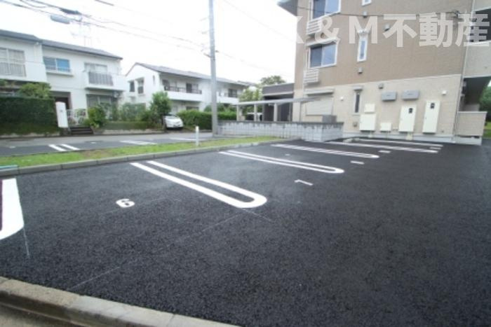 グランフェリシアの駐車場|駐車場があります