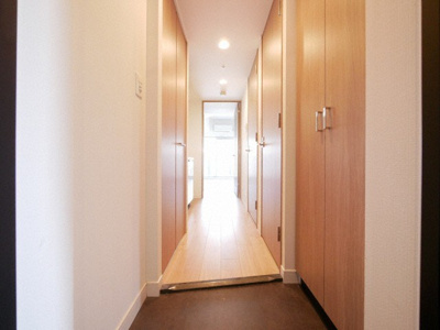 【玄関】 | プレサンス難波ラフィーネ | 収納もある玄関です