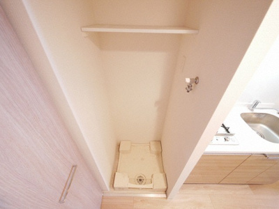 【設備】 | プレサンス難波ラフィーネ | 洗濯機置き場です