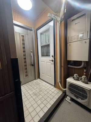 【エントランス】 | IROOM学生専用シェアハウス