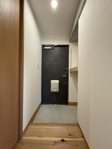 アッパーヤードの玄関|シューズボックス付きの玄関です☆