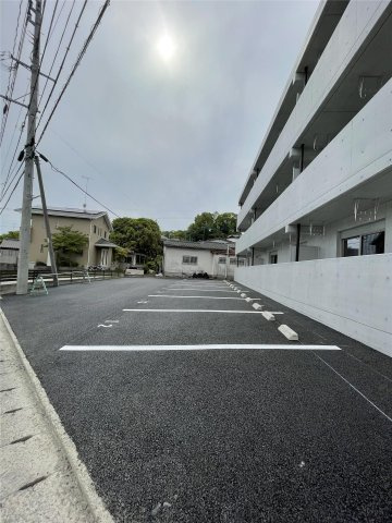 アッパーヤードの駐車場|駐車スペースもあります☆