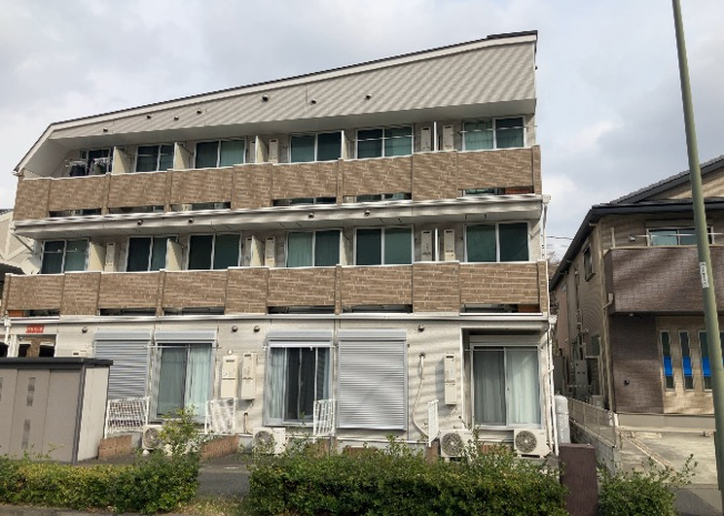 【外観】 | プルトーネ | 家を建てる場合、方位は要チェックです。現実的に日当たりのよい家ならばリビングは南側、建築基準法でも北側に当たる家への配慮は求められています。土地を見学に行く際は、方位磁針を持って行くようにしましょう。