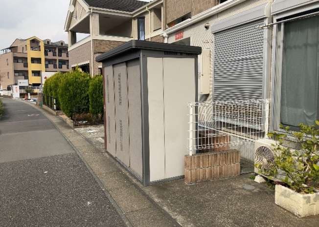 【外観】 | プルトーネ | 土地の前の道路に消火栓が設置されていることがあります。この場合、道路交通法第45条第1項により、駐車禁止の場所が指定されています。そのため、車庫などの駐車スペースをつくることができない場合があります。