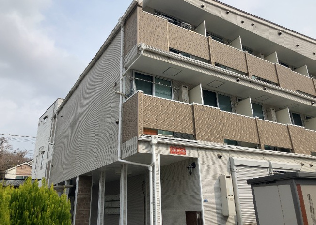 【外観】 | プルトーネ | 物件の詳細については、現地を見てわかること以外に、役所や法務局などで調べないとわからないことがあります。そのため、現地に行く場合は、もしこの物件を買ったらどのような生活ができるかをイメージしましょう。