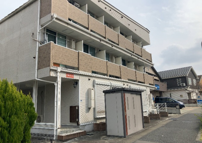 【外観】 | プルトーネ | 隣家の土地はどうなっているのか、生活利便施設が近くにあるのか、学校まで近いかなど、お客様のライフスタイルにあわせたイメージが重要です。また、近くにあると困る施設が近くにないかも確認するといいでしょう。