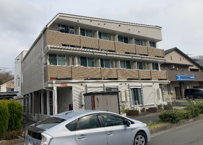 【外観】 | プルトーネ | 土地購入を検討されている場合、境界杭がない状態で購入してしまうと境界確定測量をする必要があり、費用がかかります。購入の前に、売主、隣土地所有者立ち合いのもと境界を確定し境界杭を設置するのがベストです。