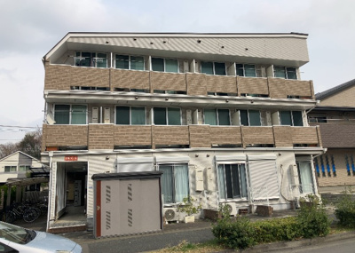 【外観】 | プルトーネ | 人が暮らすうえで日光は大切な要素となります。日当たりの良さは譲れないポイントですね。併せて近くに大きな建築物の建築予定がないか、あるいはそれが可能な土地が近くにないか事前に確認することもお勧めします。