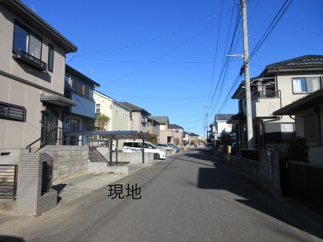 中古戸建　滑川町月の輪3-8-23（リフォーム住宅）の前面道路含む現地写真