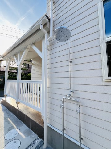 California Beach Style In辻堂の外観|「海帰りに嬉しい屋外温水シャワー完備」