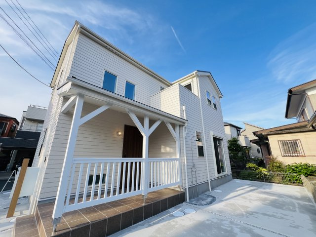 California Beach Style In辻堂の外観|「白のラップサイディングが映える、湘南らしいカリフォルニアスタイルの邸宅」