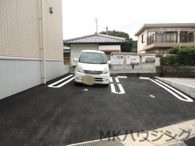 【駐車場】 | リヴェール | 駐車場があるので、車を買う予定の方も安心です