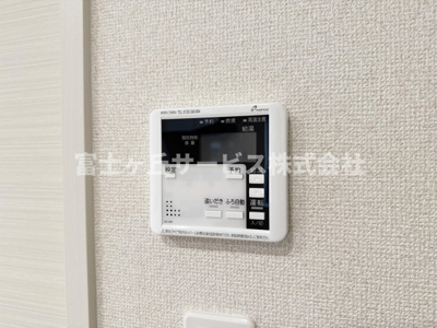 【発電・温水設備】 | 静岡市清水区吉川 24期 新築一戸建て | リビングからも操作ができて便利です