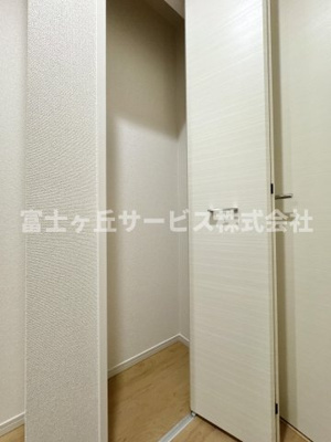 【収納】 | 静岡市清水区吉川 24期 新築一戸建て | 玄関にあるシューズクロークです