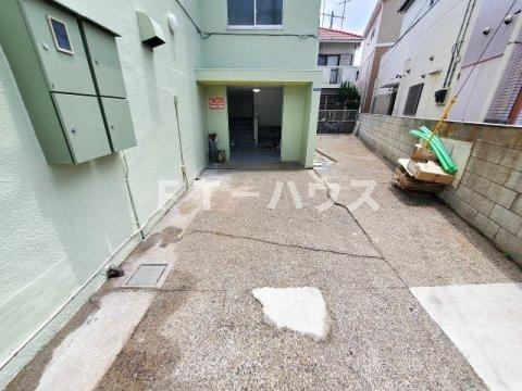 ヒカリマンションの駐車場