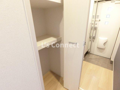 【玄関】 | グレイス古川 | キッチンにも収納付き。