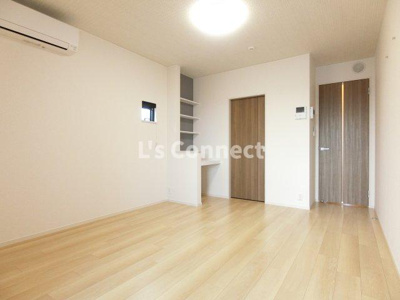 【居間・リビング】 | グレイス古川 | 角部屋で２面に窓があります。