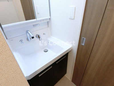 【洗面所】 | グレイス古川 | 朝の支度もスムーズな独立洗面台。